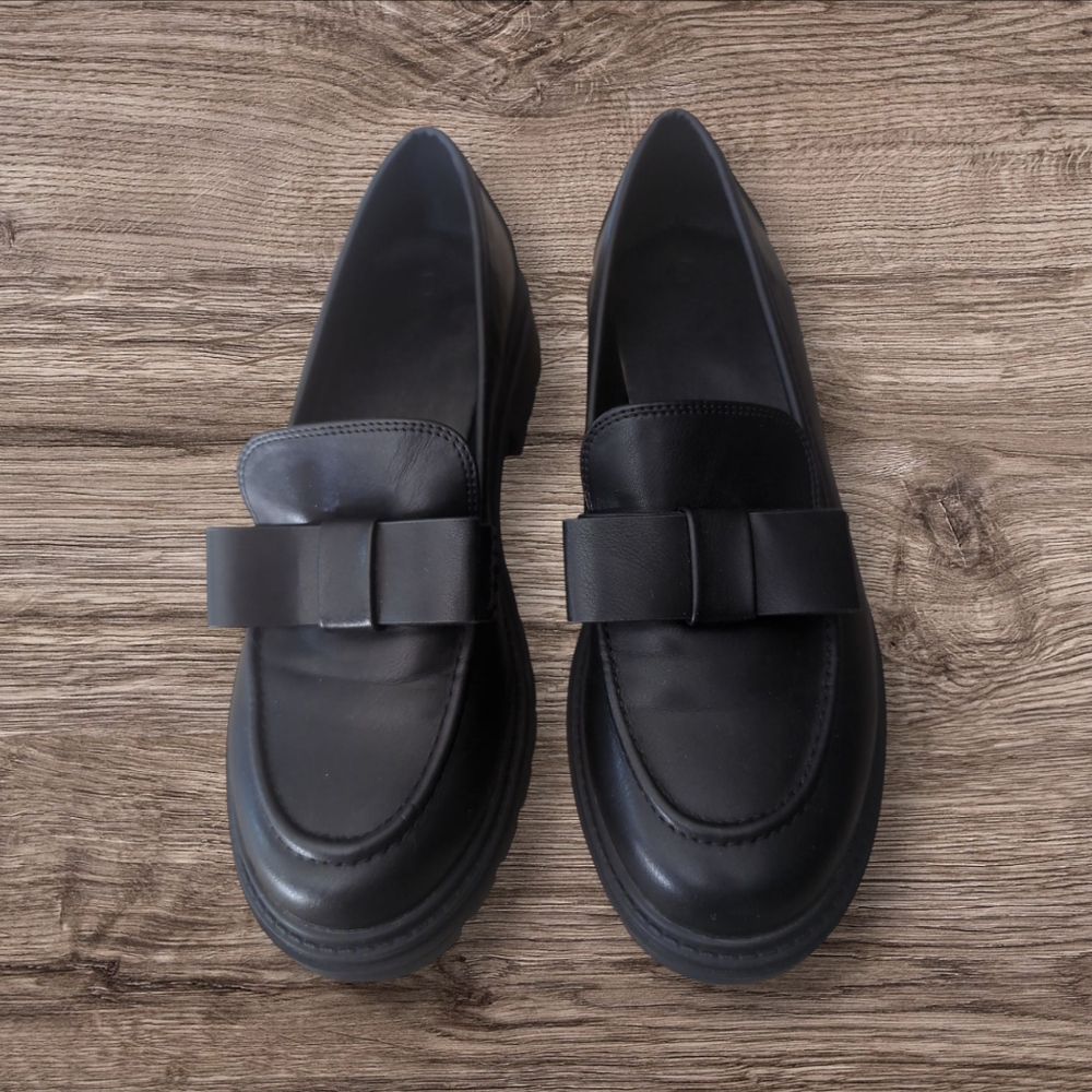 Zby Faux Leather Slip On Loafers W/ Rounded Toe and Block Heel Bowtie SZ 8.5 EXC